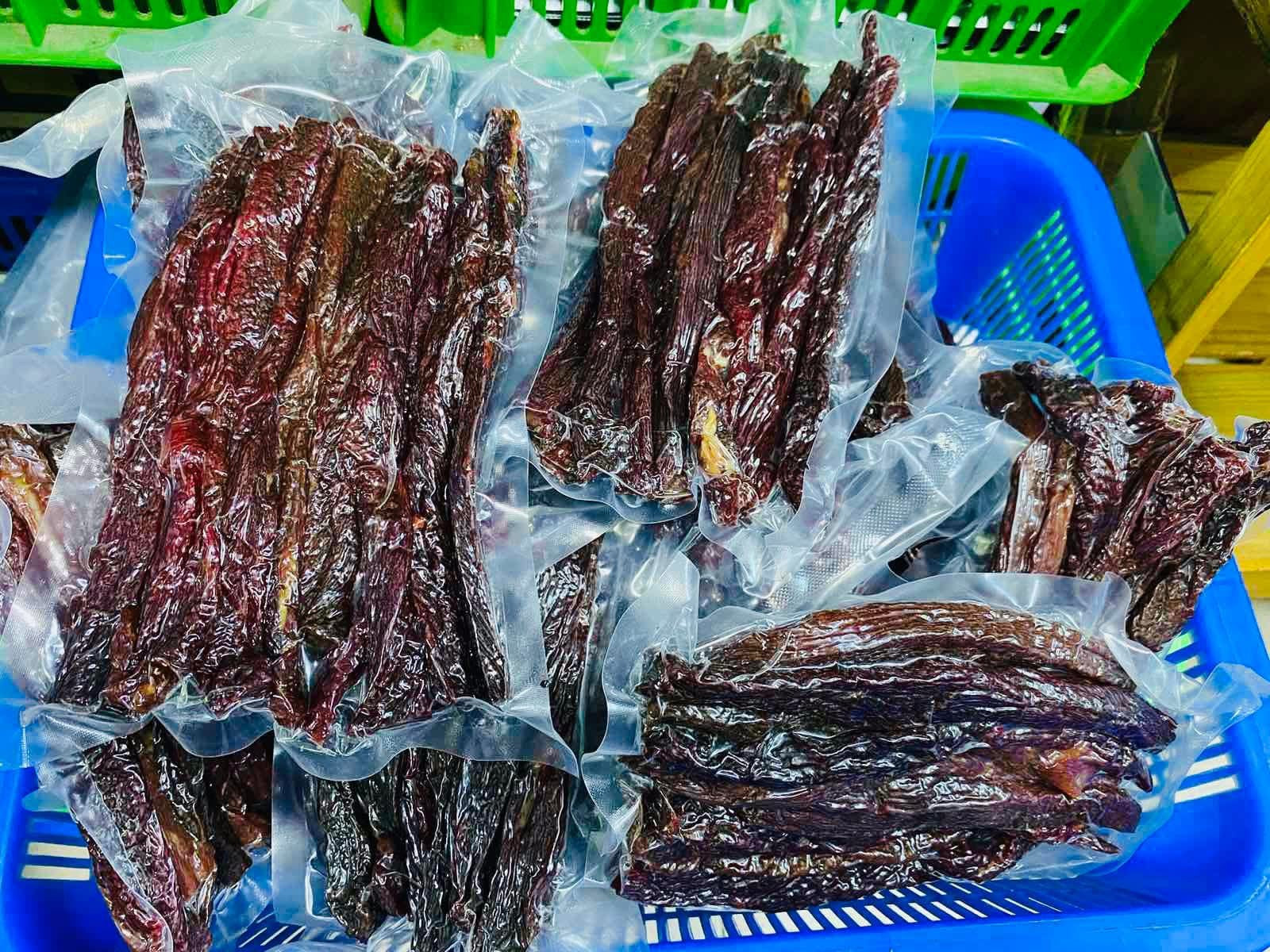 UMG ဦးမှန်ကြီး ဆတ်သားခြောက်အစိမ်း (၂၅ကျပ်သား)